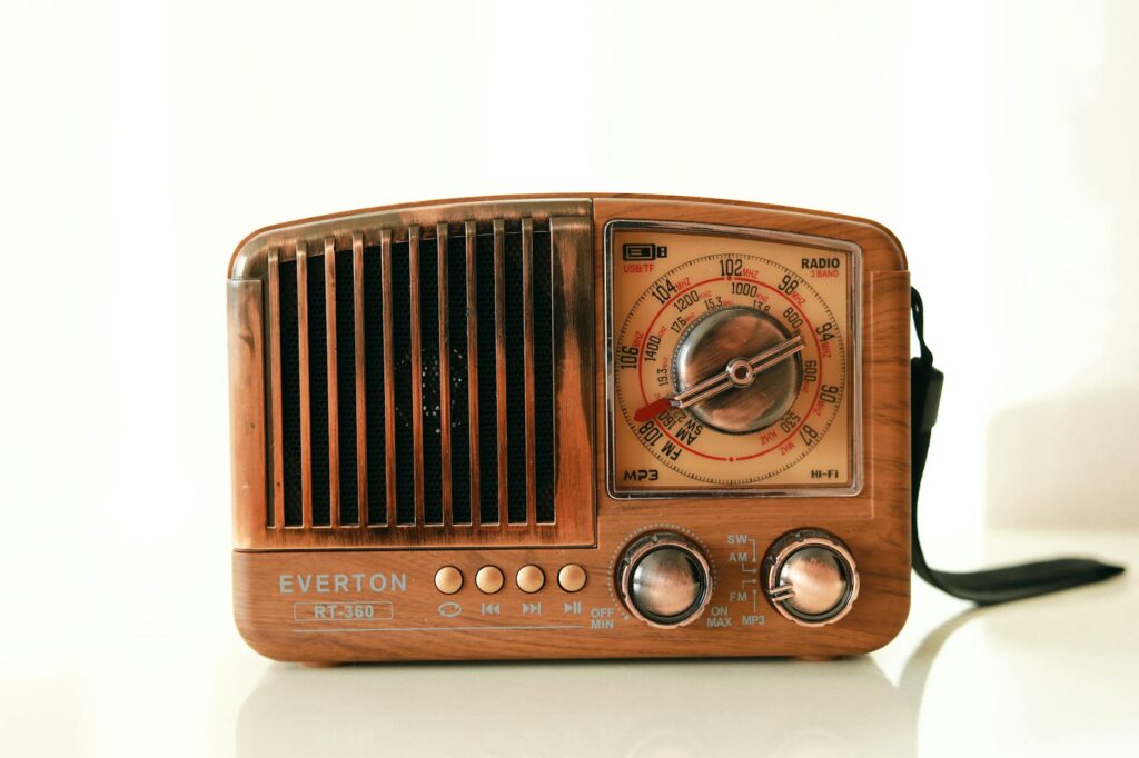 Close-up of a vintage wooden radio with a retro look, showcasing its classic design.